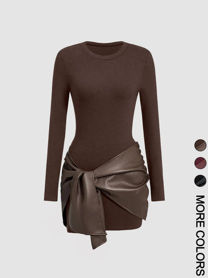 Eleganta Bordo Mini Kleita ar Ādas Efekta Jostu