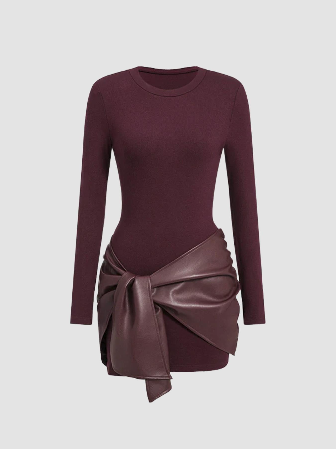 Eleganta Bordo Mini Kleita ar Ādas Efekta Jostu